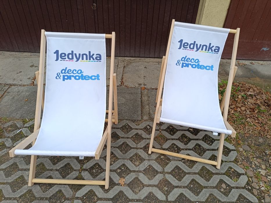 Drewniane krzesła ogrodowe