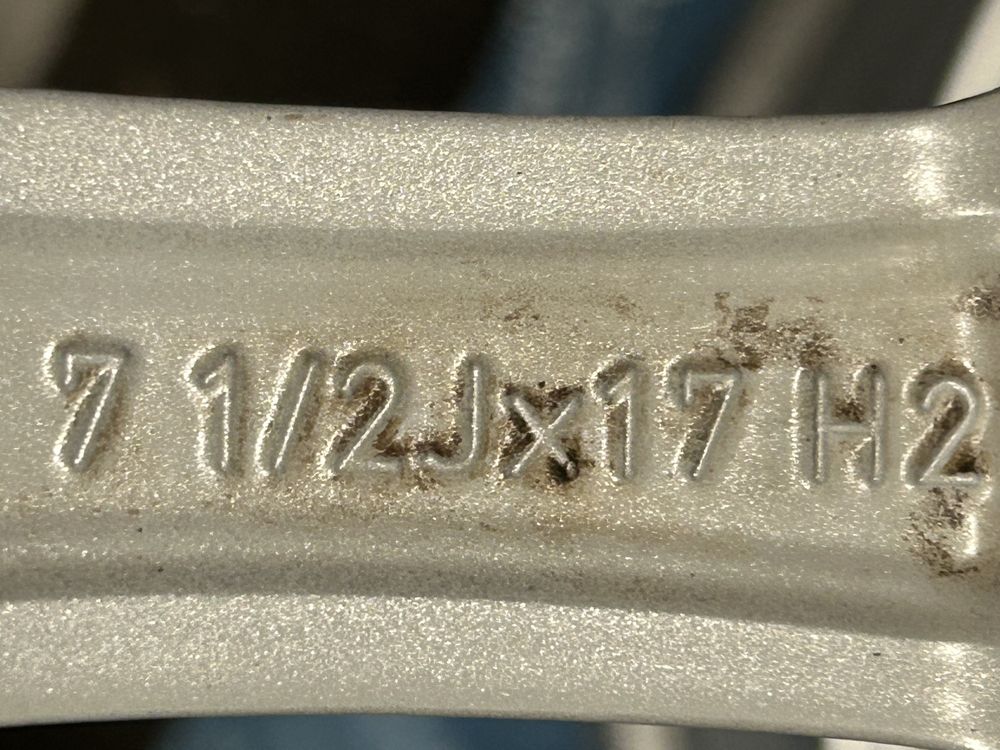 11. Felgi Aluminiowe VW Volkswagen R 17 5x112 Bardzo Ładne