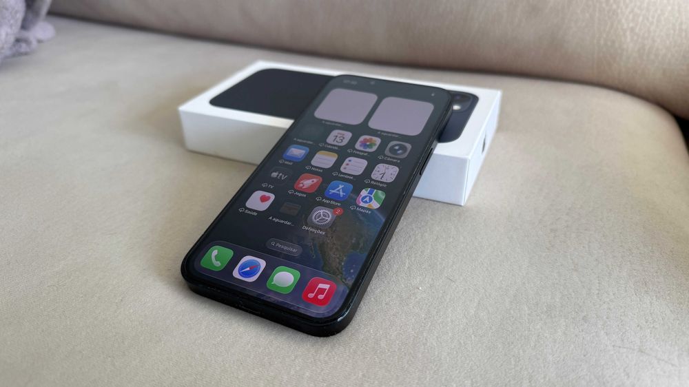 Vendo iPhone 13 128Gb Preto C/Caixa e Acessórios