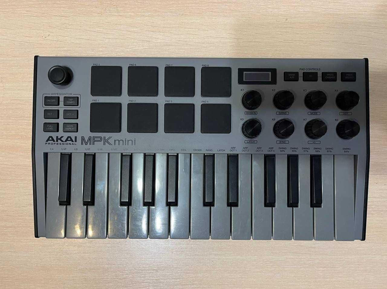 MIDI-клавіатура Akai MPK Mini