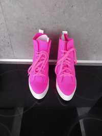Różowe buty sneakersy