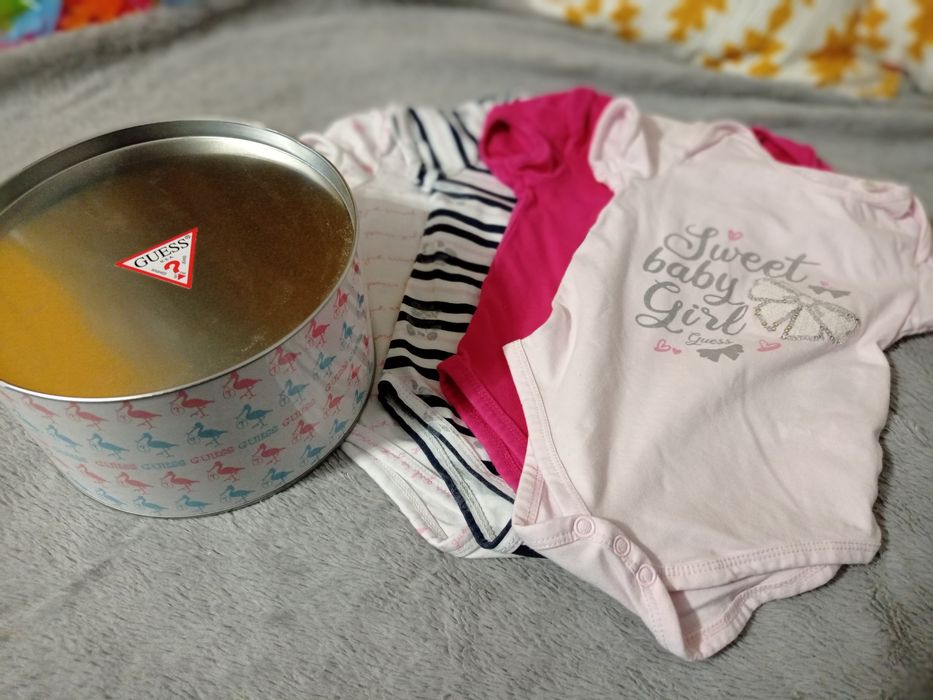 Komplet 4 body 6/9m GUESS