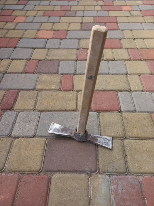 Кирки, и Разные молотки.