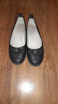 Dziewczęce buty czarne