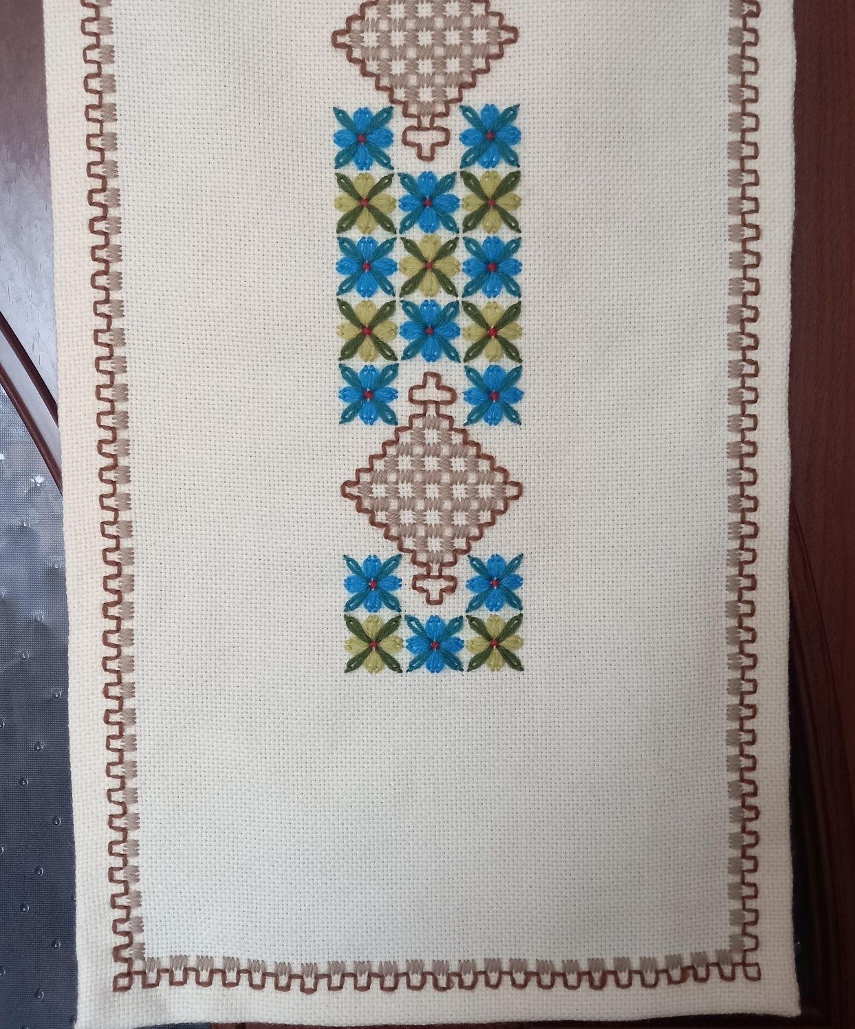 Bieznik tkany i haftowany   z okresu Prlu  cepelia 34 x 71
