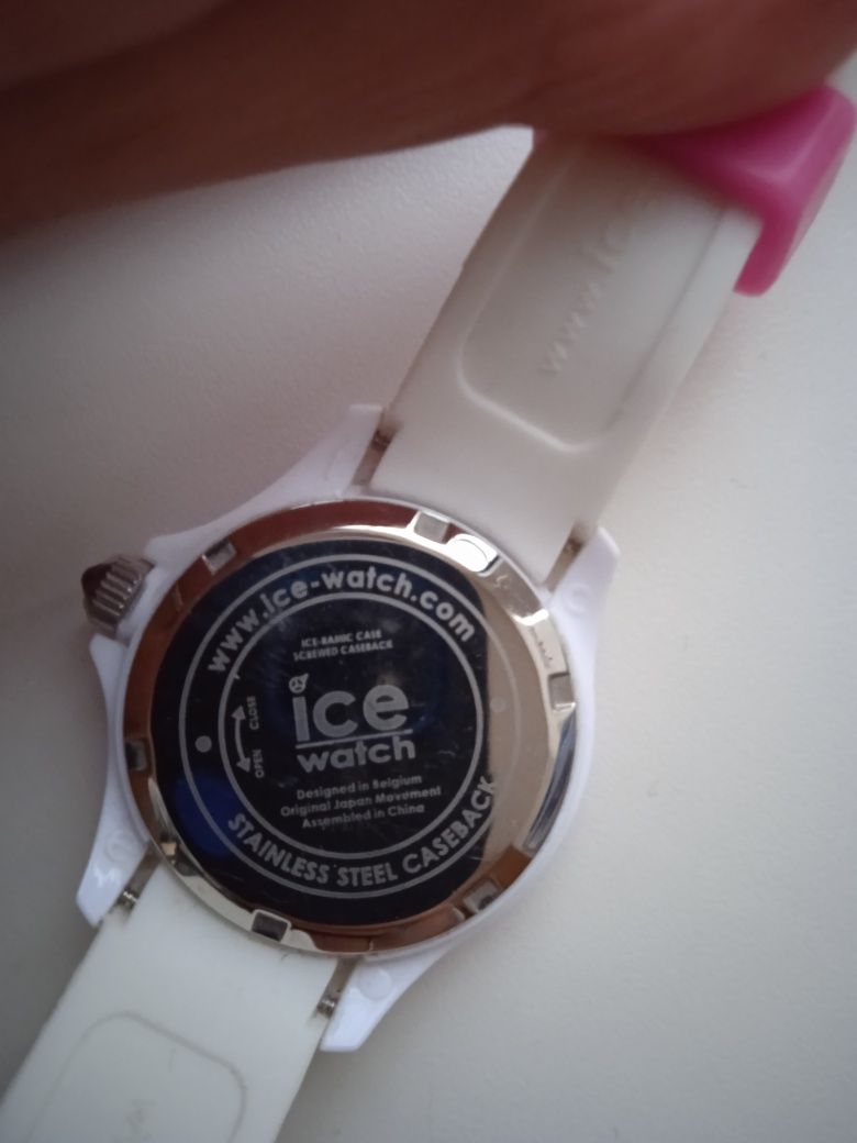 Часи годинник наручний Ice watch.
Годинник у відмінному стані.
Пересил