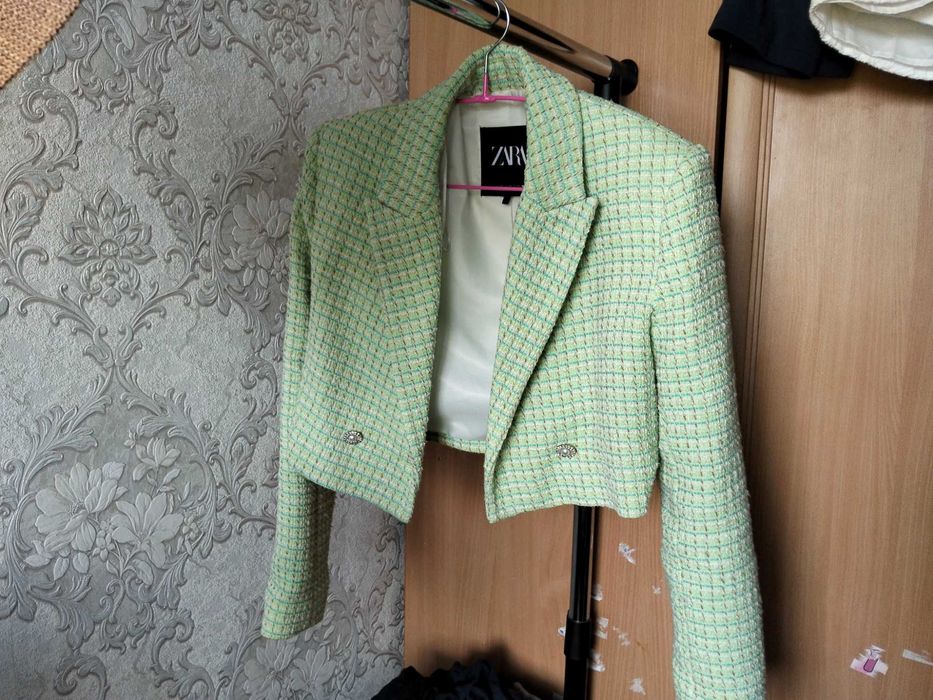 Твідовий костюм у стилі Шанель