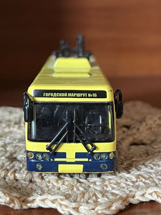 Іграшкова модель тролейбус