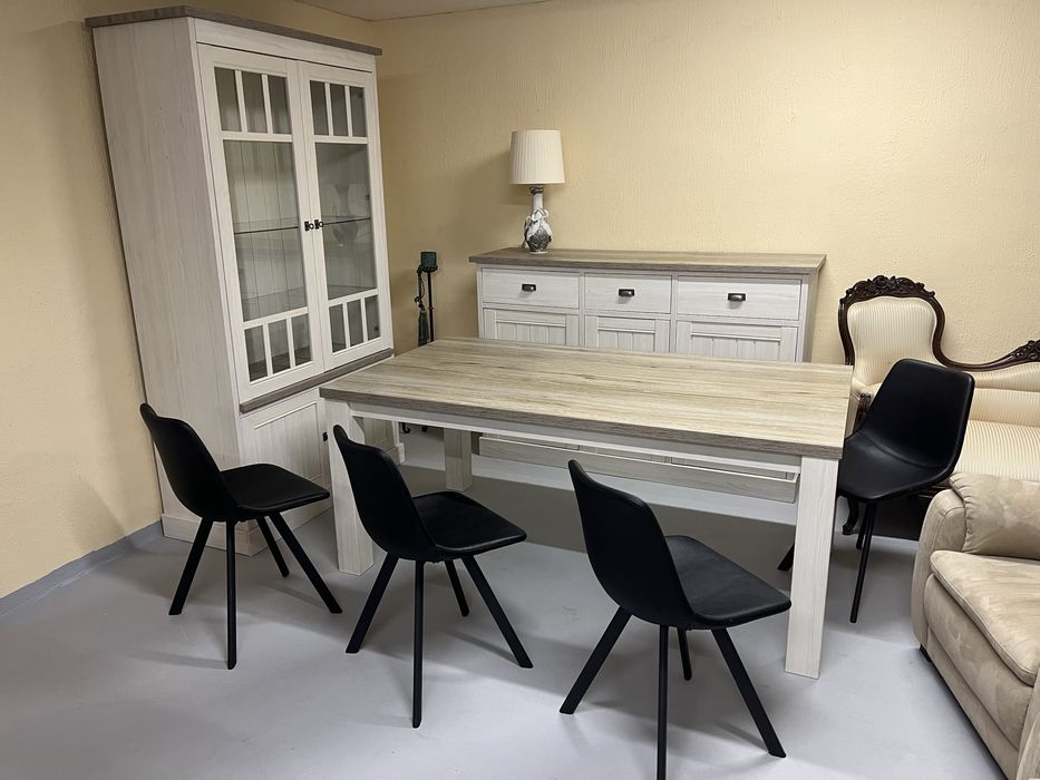 Nowoczesna jadalnia jak nowa