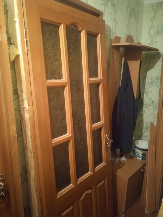 Продам міжкімнатні двері. 2 м на 80 см та 2 м на 60 см.