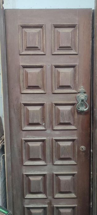 Porta de entrada em Madeira maciça