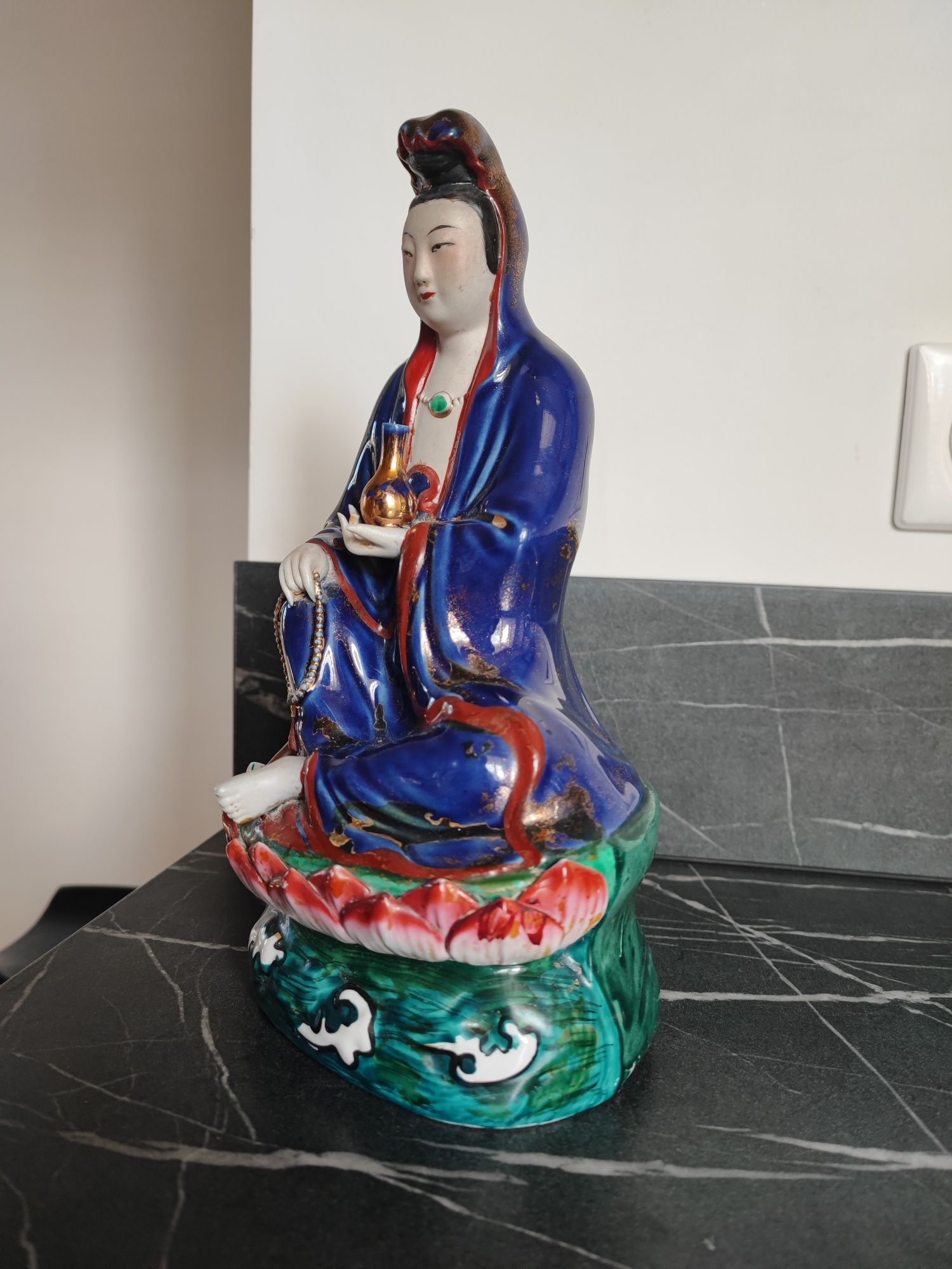 Porcelanowa figurka Guanyin bogini miłosierdzia Chiny