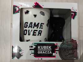 Kubek gracza Game Over z uchwytem w kształcie pada