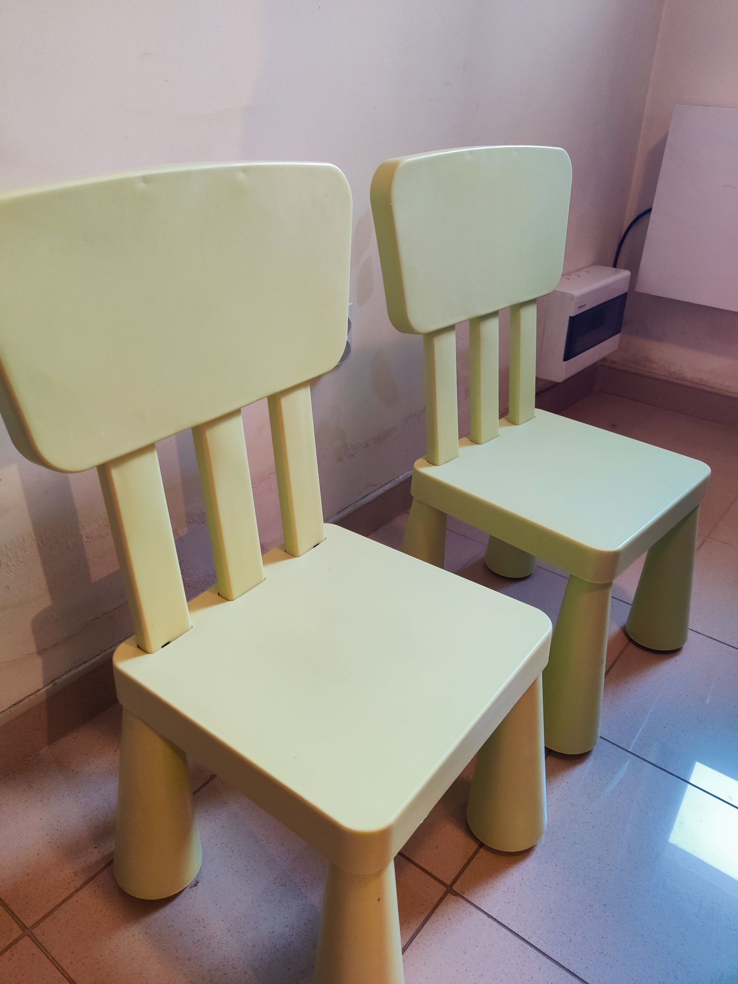 Krzesłka z IKEA MAMMUT 2 szt zielone