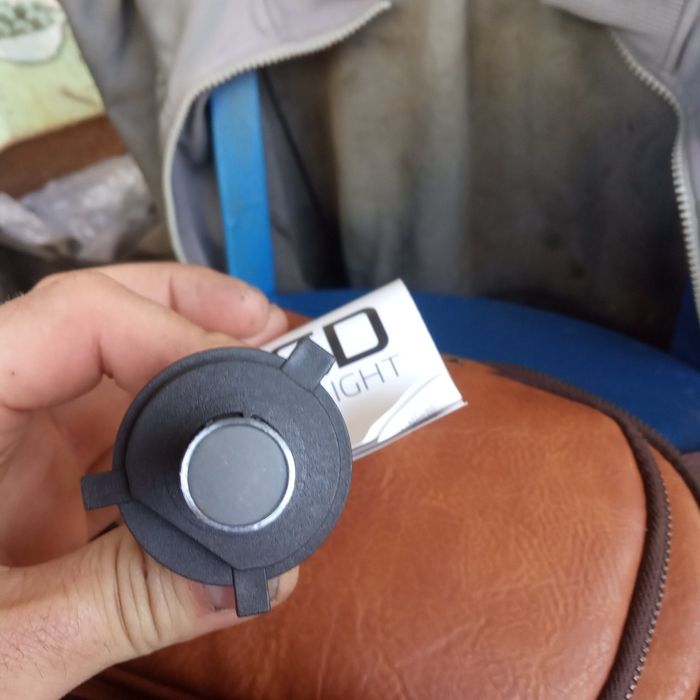 Лед лампочки н4 12вольт нові 8000кельвінів