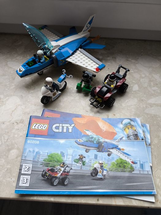 LEGO 60208 aresztowanie spadochroniarza policja samolot motor