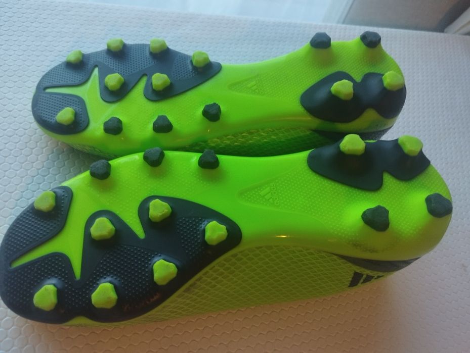 Chuteiras adidas nrs 34, 35 e 37