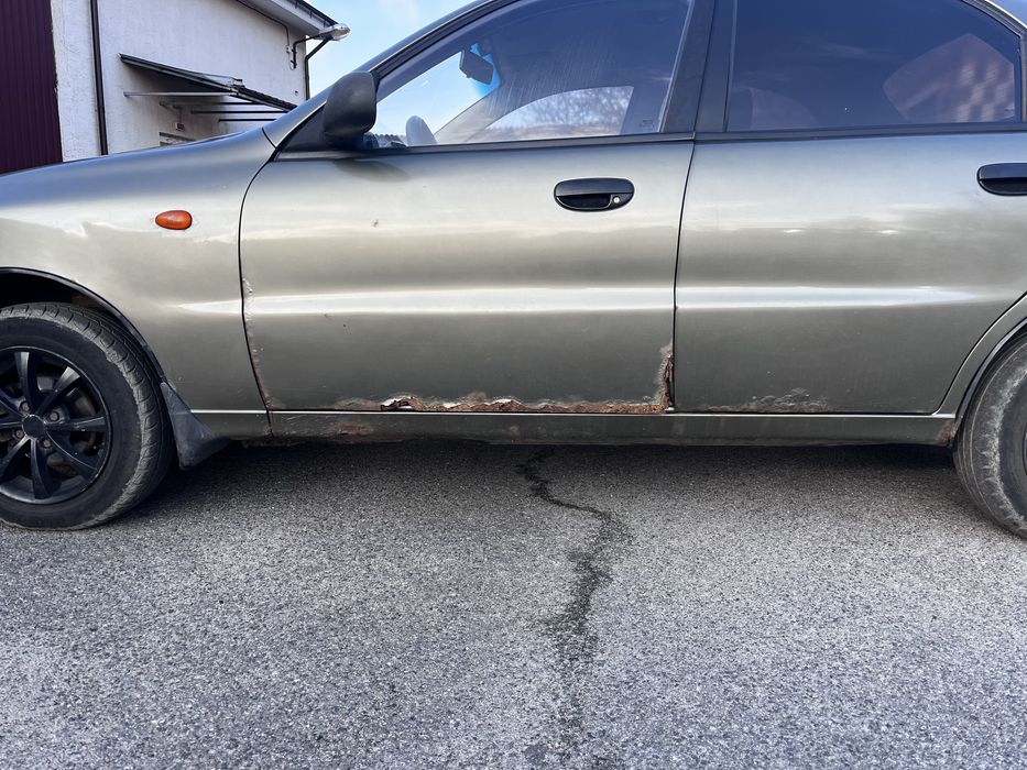 Автомобіль Daewoo Sens