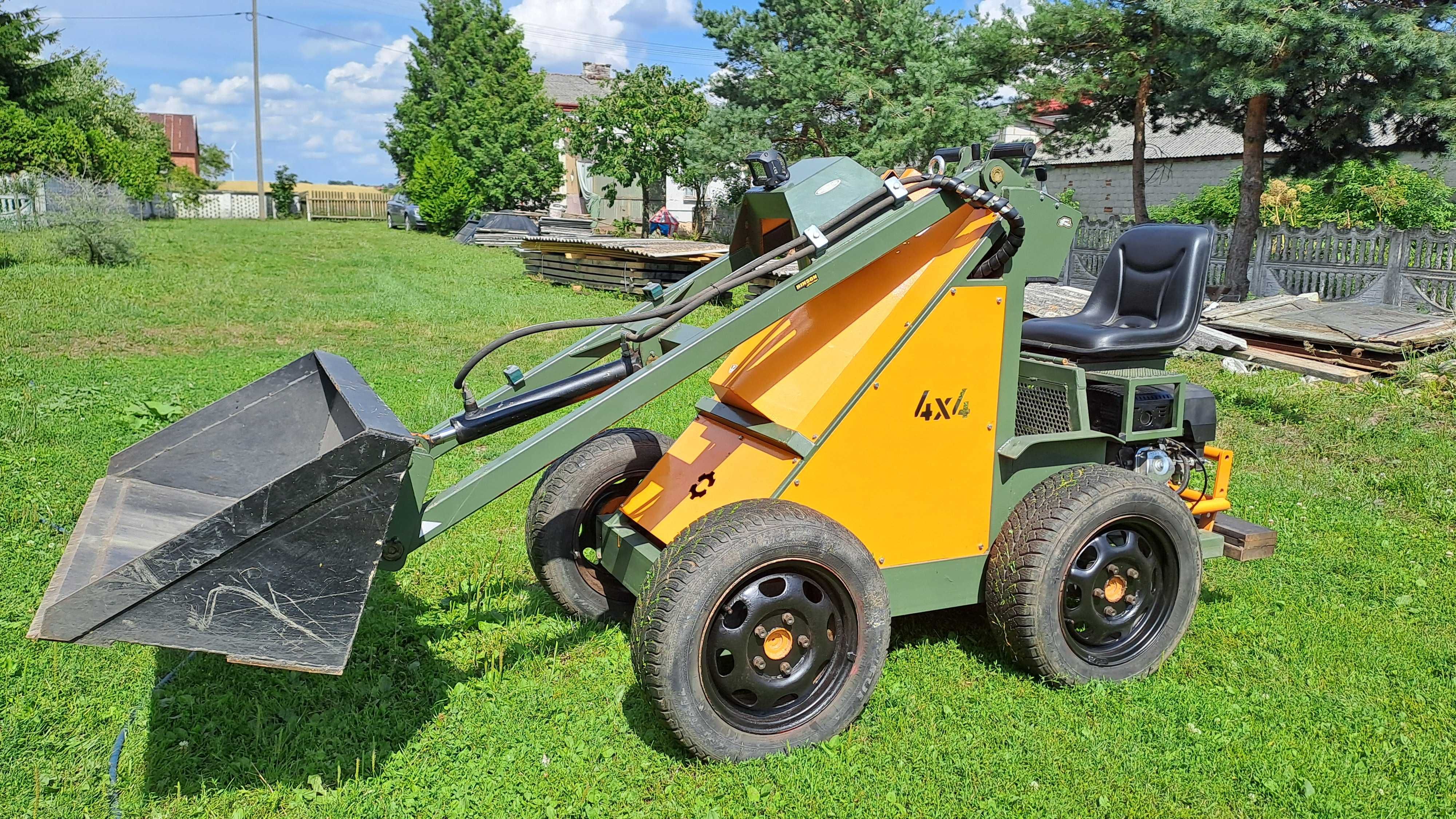 Miniładowarka kołowa 4x4 Skid Steer - Ładowarka Tur Ładowacz