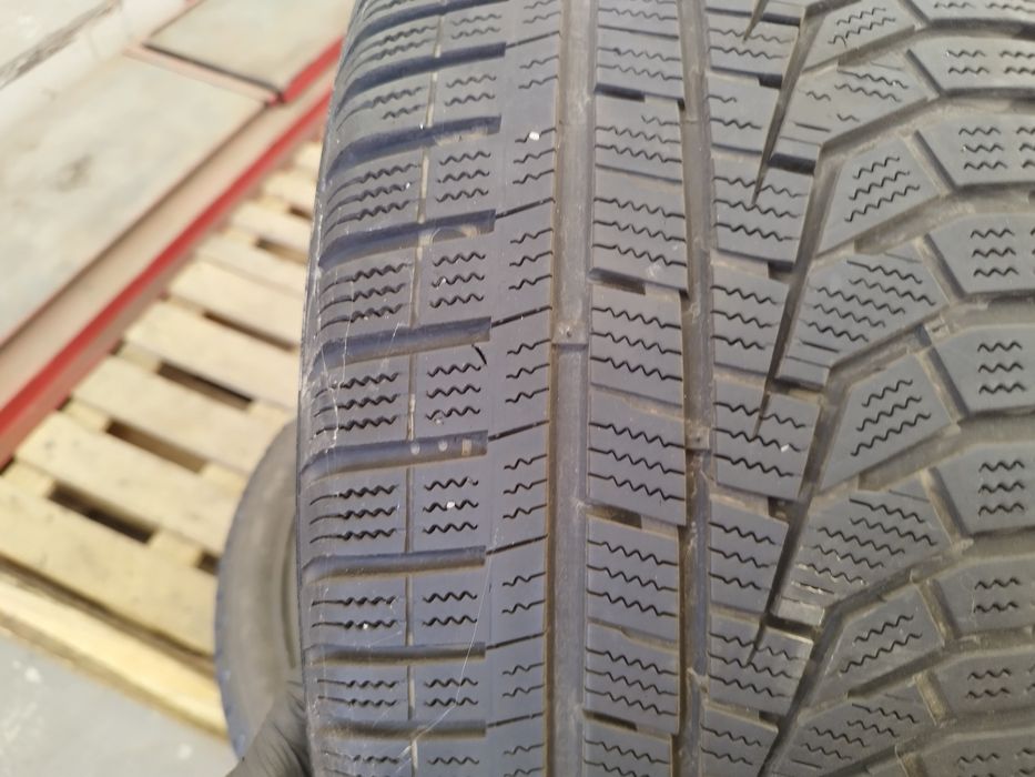 Dwie opony zimowe Hankook r18