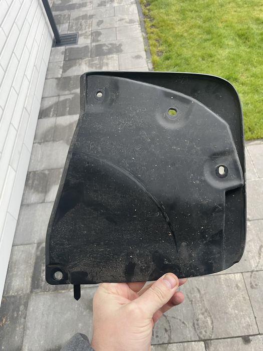 Бризговик Toyota Land Cruiser 300