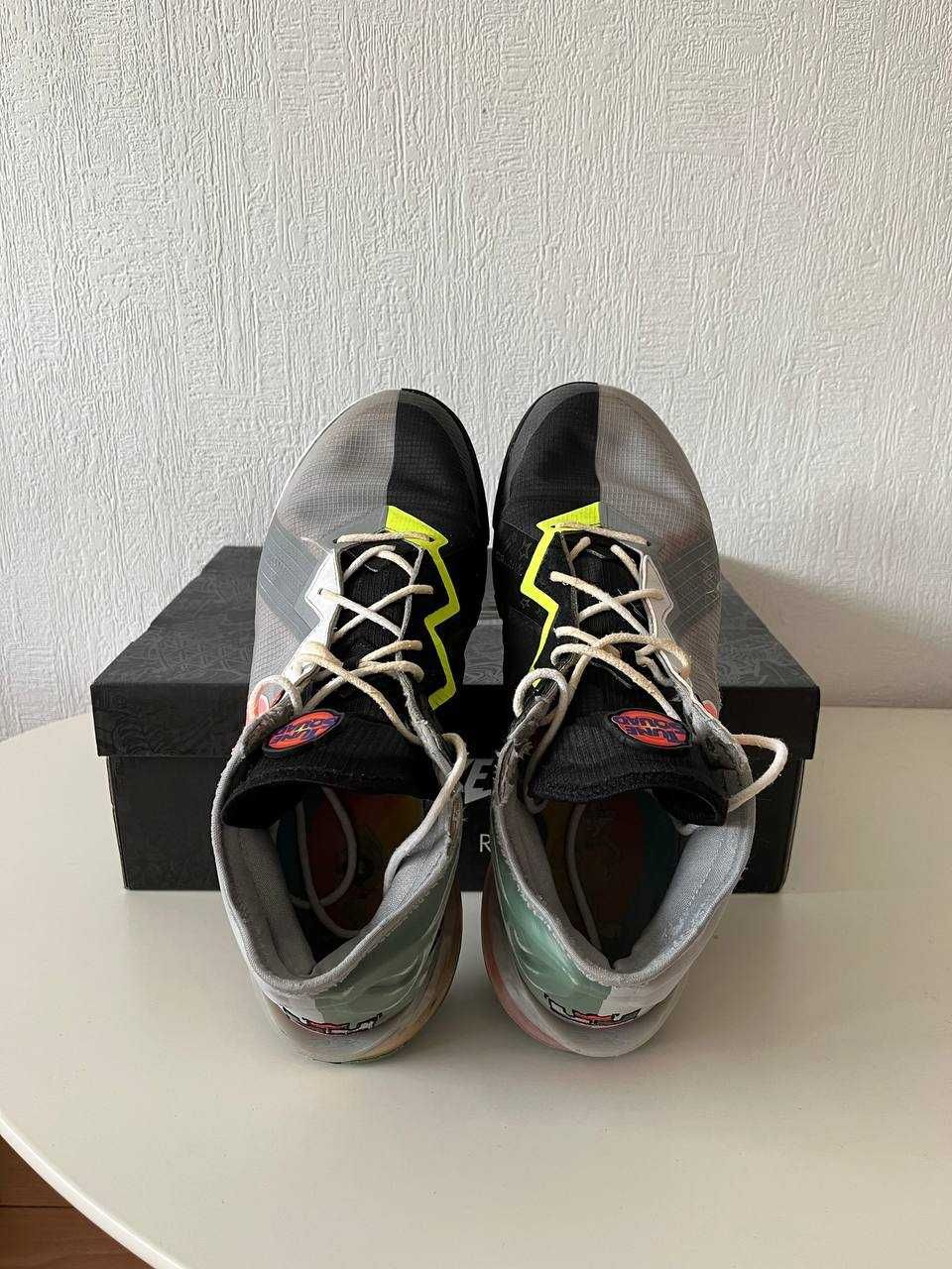 Nike Lebron 18 low Looney Tunes (romz 47.5)