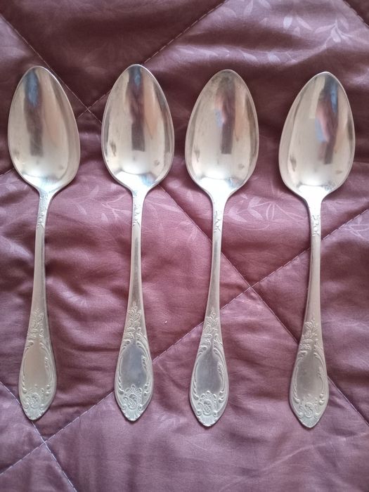 Ложки столові мельхіорові в гарному стані.