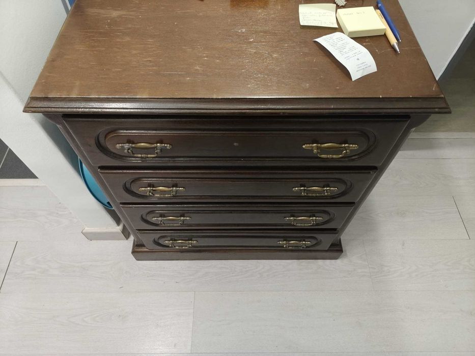 Armário para roupa em madeira