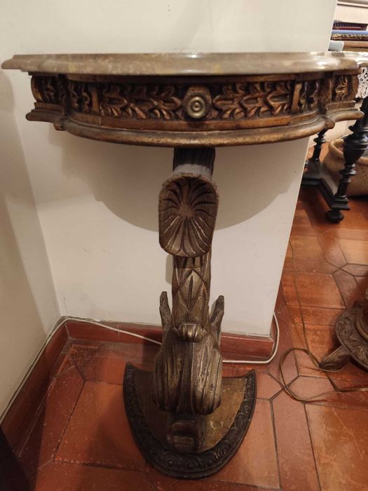 Mesa Credência pequena em dourado