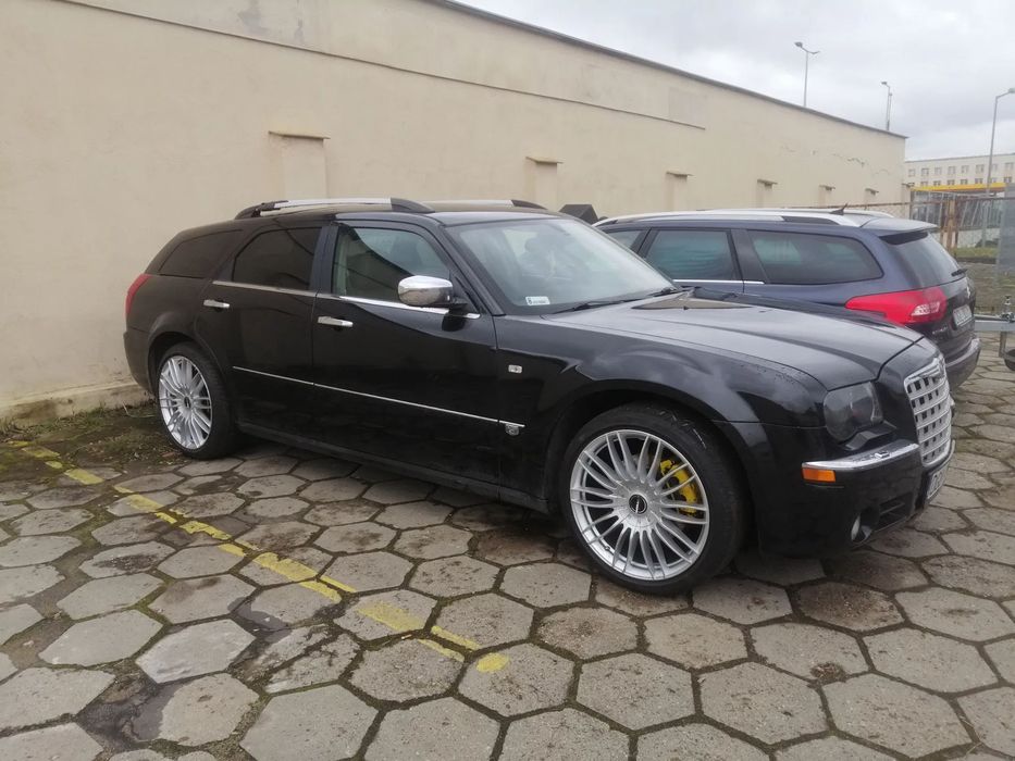 Chrysler 300C Chrysler 300c 3,5 AWD Touring, doinwestowany, dobrze utrzymany.