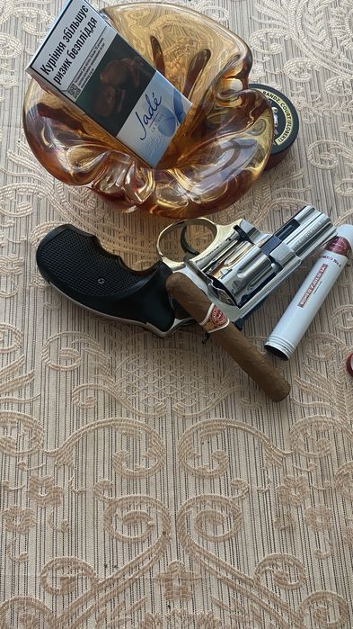 Сувенир -зажигалка-револьвер