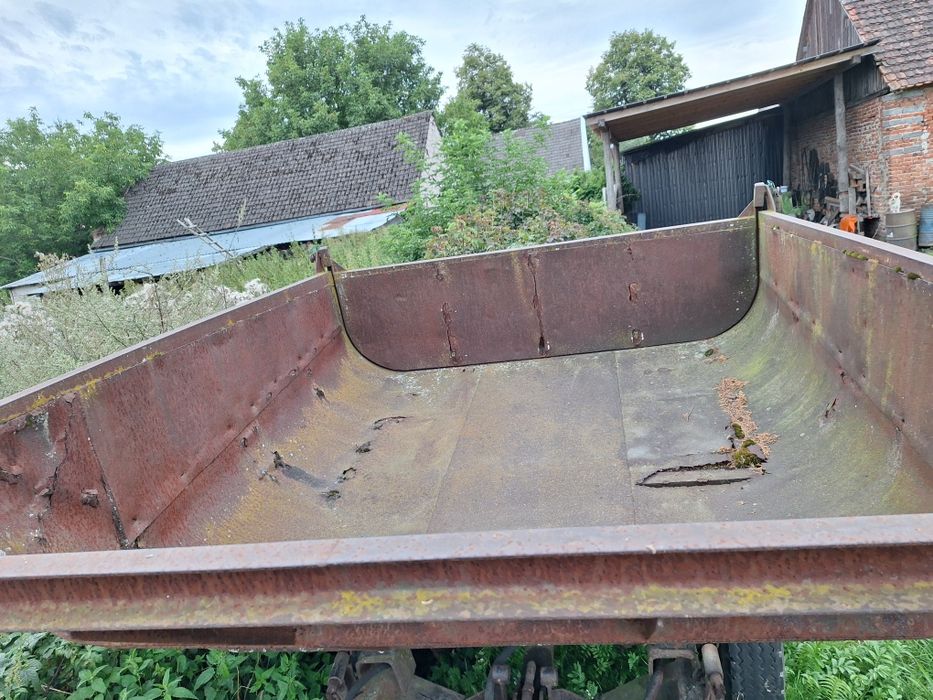 Przyczepa jednoosiowa wywrotka