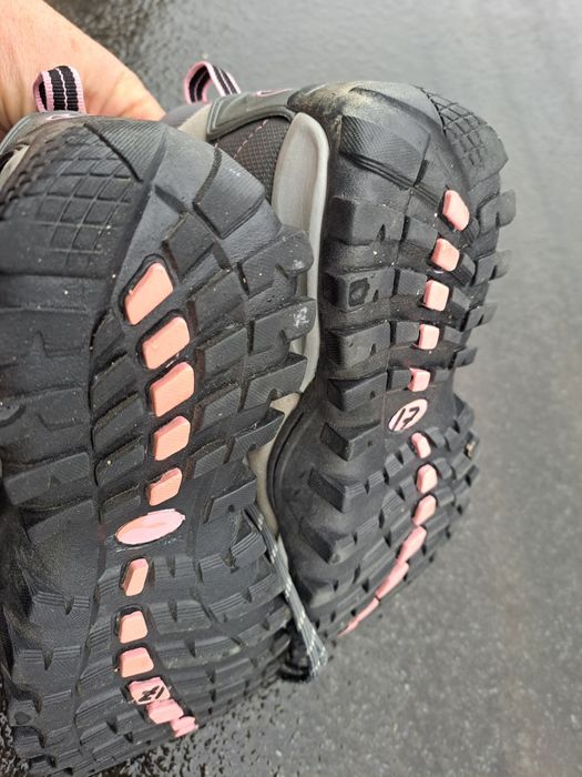 Ботинки женские зимние трекинговие  40-41рр