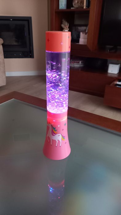 Vulcão luminoso criança