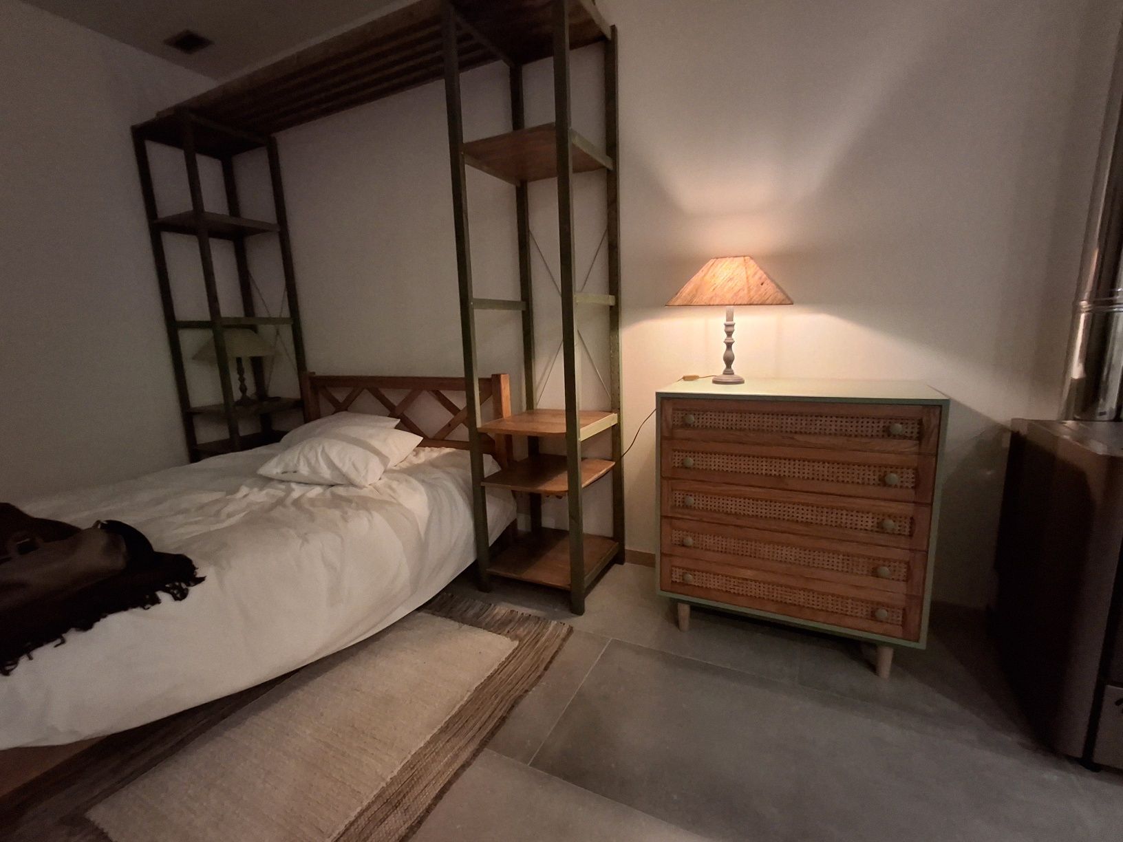 Arrendo loft T0 bem localizado