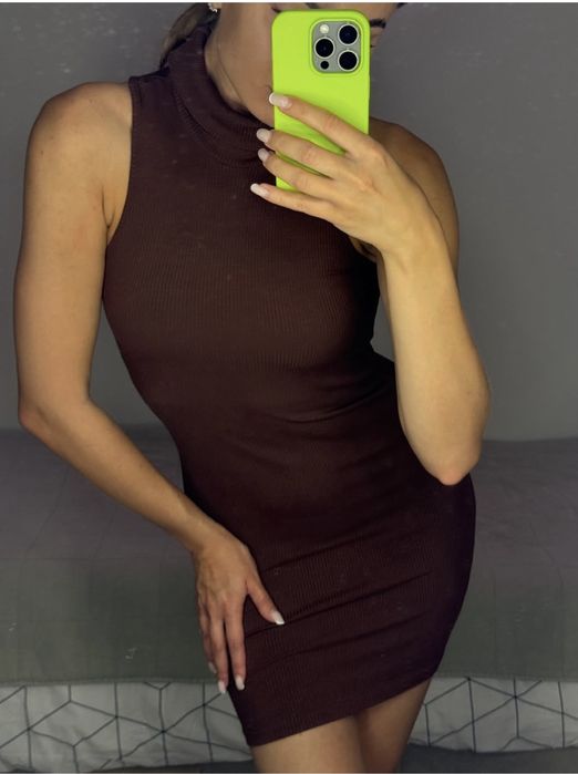 Шоколадна сукня в рубчик