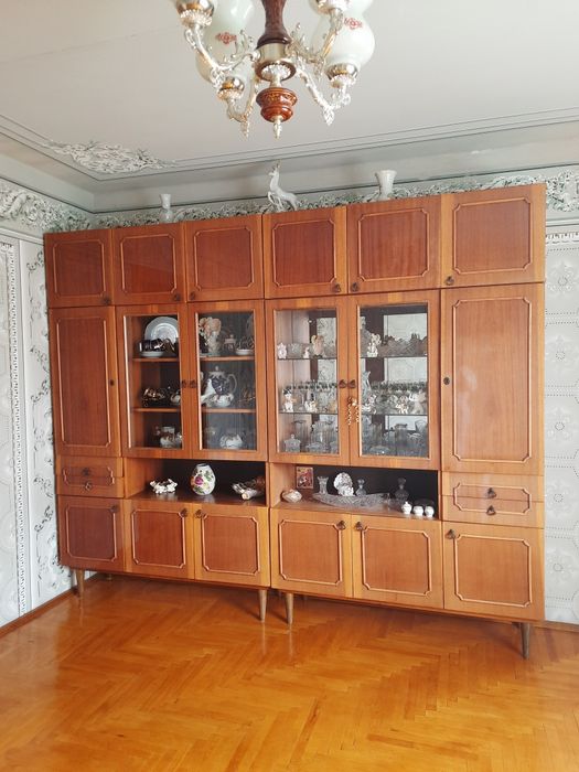 Велика кімнатна стінка