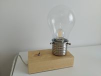 Lámpara de mesa de madera