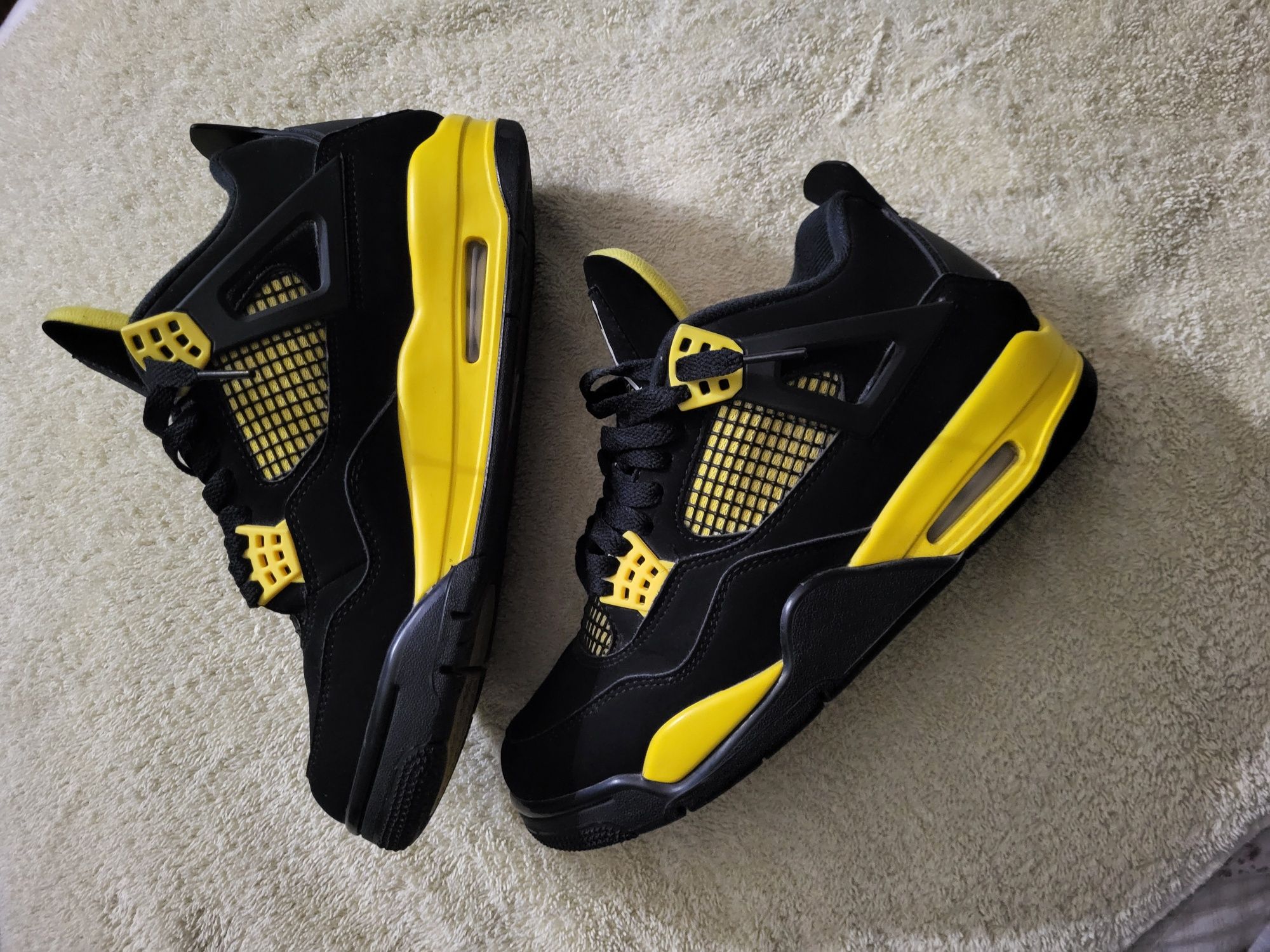 Jordan 4 yellow thunder