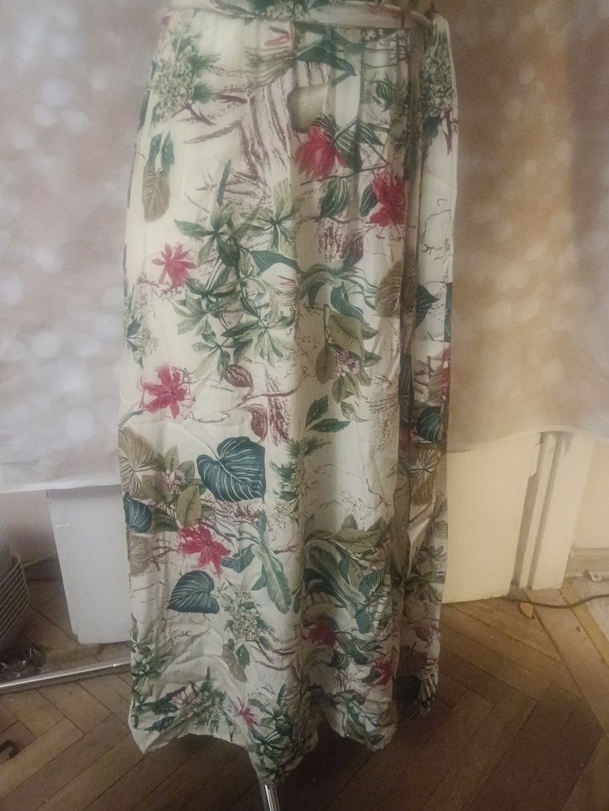 Sukienka z dekoltem halter