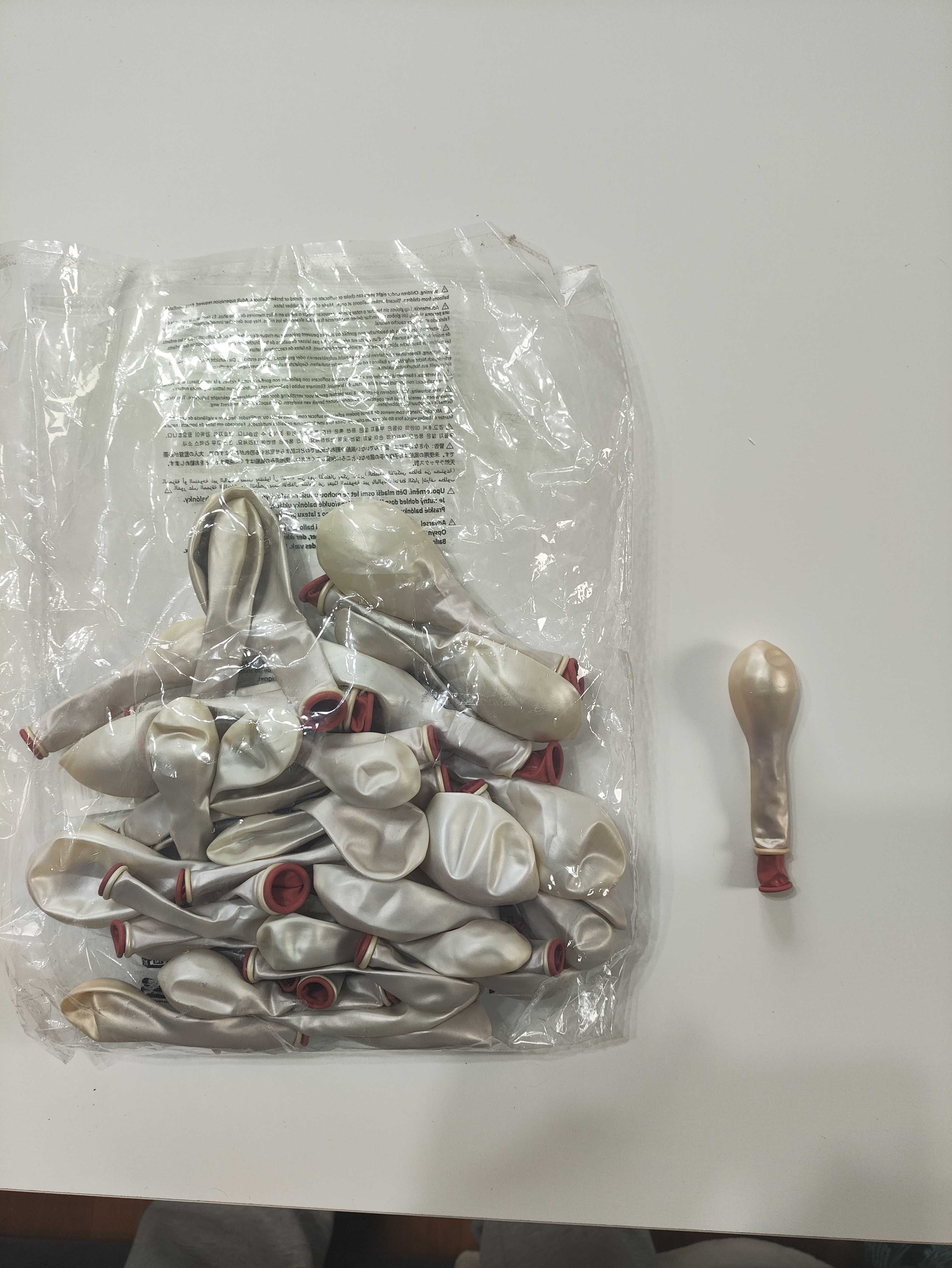 Balony czerwono białe