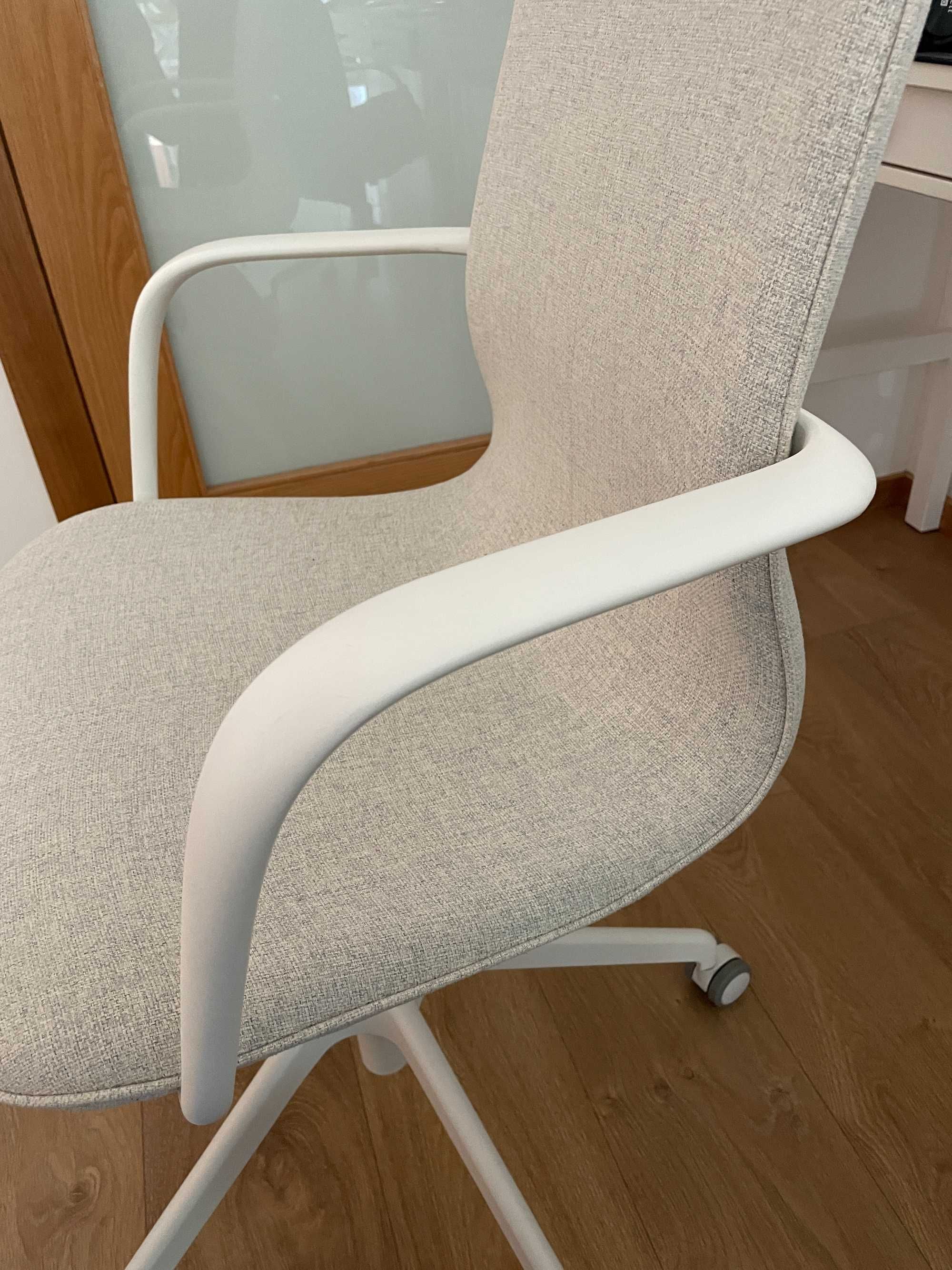 Cadeira giratória c/braços, bege/branco, IKEA - LÅNGFJÄLL
