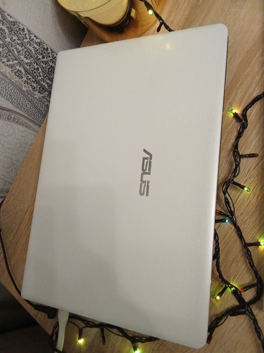 Продам ноутбук состояние 8/10 свеженький,ухожен