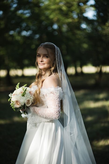 Продам весільну сукню