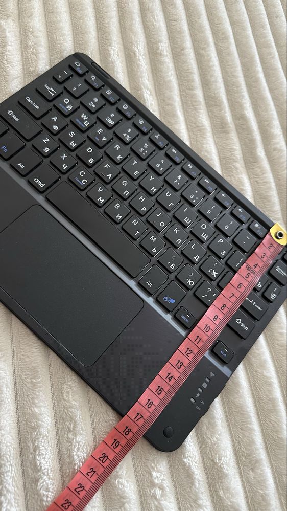 Bezprzewodowa klawiatura Bluetooth z touchpadem