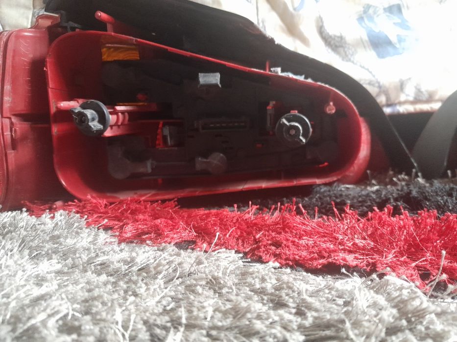 Vendo farolins traseiros peugeot bom estado