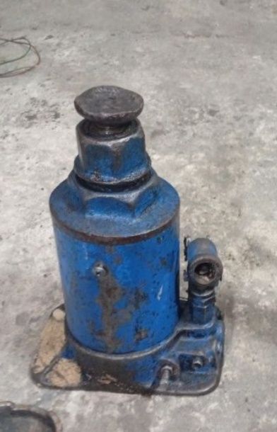 Домкрат гідравличний для преса під Реставрацію на 3 штока