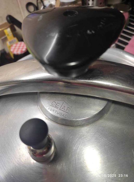 Panela de pressão 8L usada