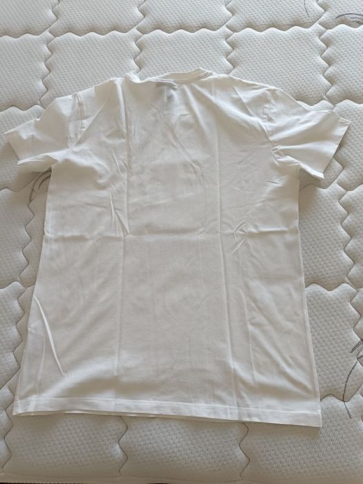 T-shirt branca com flores, tamanho S