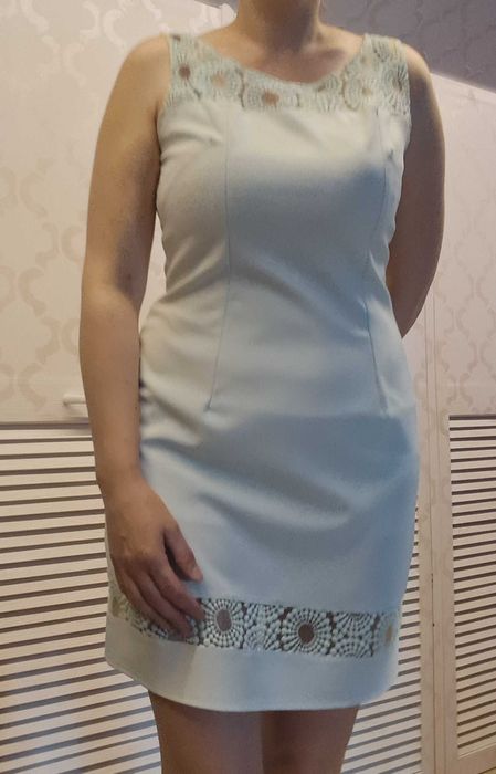 Sukienka z koronką na przyjęcie roz M